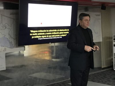 Decano de la Facultad de Ciencias del Mar de la Universidad de Valparaíso realiza interesante conferencia en Sala Codar acerca de la nueva era geológica que está viviendo nuestro planeta