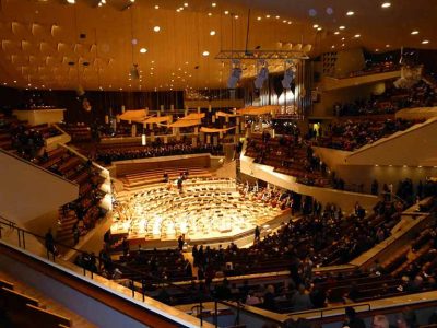 Revisa Filarmónica de Berlín abre su sitio web con material gratuito.