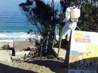 Municipalidad de Viña del Mar realiza campañas de limpieza y sanitización en Reñaca
