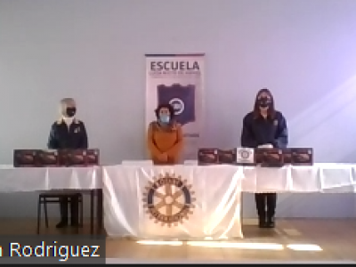 CODAR O.C.F. JUNTO AL ROTARY CLUB DE REÑACA HICIERON ENTREGA DE 19 TABLETS A LA ESCUELA LUISA NIETO DE HAMEL