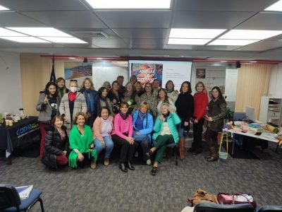 GRUPO DE TEJEDORAS DEL CLUB DE ADULTO MAYOR “MAR DE ILUSIONES” ENTREGARON  MANTAS TEJIDAS A FUNDACIÓN ABRIGAR LA ESPERANZA