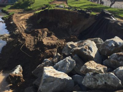 TRABAJOS DE MITIGACIÓN POR DESPRENDIMIENTO DE TIERRA EN EL ESTERO DE REÑACA