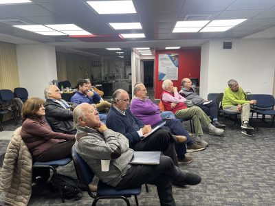 JUNTAS DE VECINOS DE REÑACA SE REÚNEN EN CODAR PARA INFORMARSE EN RELACIÓN A FUTURAS ALTERNATIVAS DE PAVIMENTACIÓN EN REÑACA