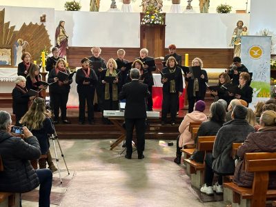 PRESENTACIÓN CORO VOCES DE REÑACA EN PARROQUIA SANTA MARÍA DE LOS ÁNGELES