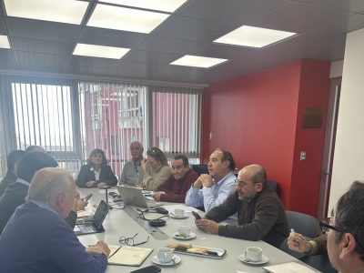 SERVIU SE REÚNE CON DIRECTIVAS DE JUNTAS DE VECINOS DE REÑACA EN CODAR